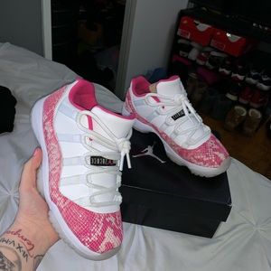 Women’s retro Jordan 11 pink snake skin size 7